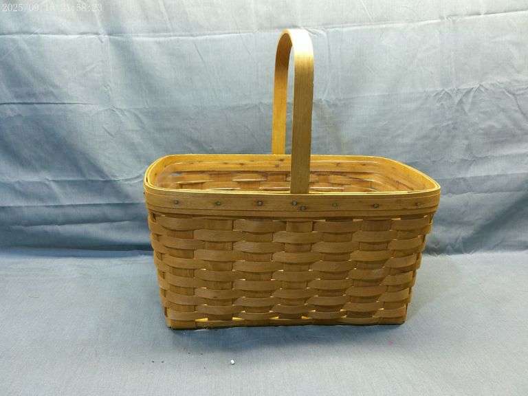 Longaberger 1998 Medium Market basket with protector