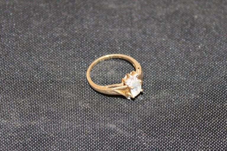 10 KT Gold Ring