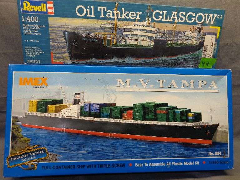 Model ships, oil tanker Glasgow, 1/400 scale, MV Tampa 1/550 scale