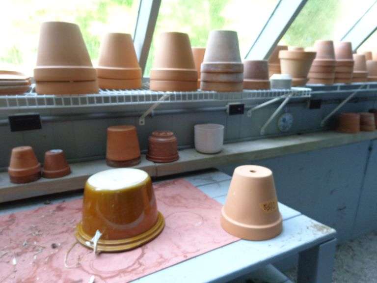 Terracotta flower pots, large amount with varying sizes