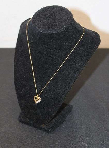 10 KT Gold Necklace w/ Pendant