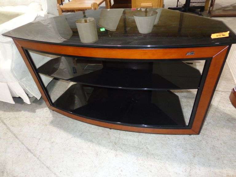 752 - black/brown stand. TV works