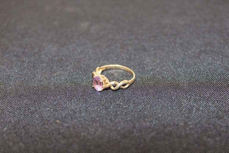 10 KT Gold Ring