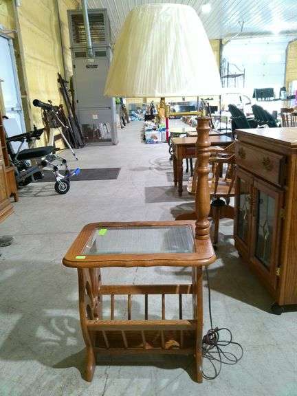 808 - Oak/glass table with lamp and magazine rack, very nice condition & sturdy