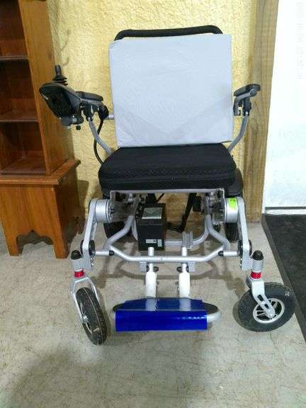 808- All Star wheelchair, missing 1 of the 2 power cords