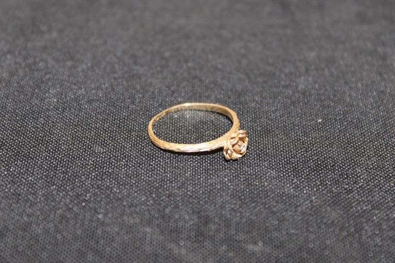 10 KT Gold Ring