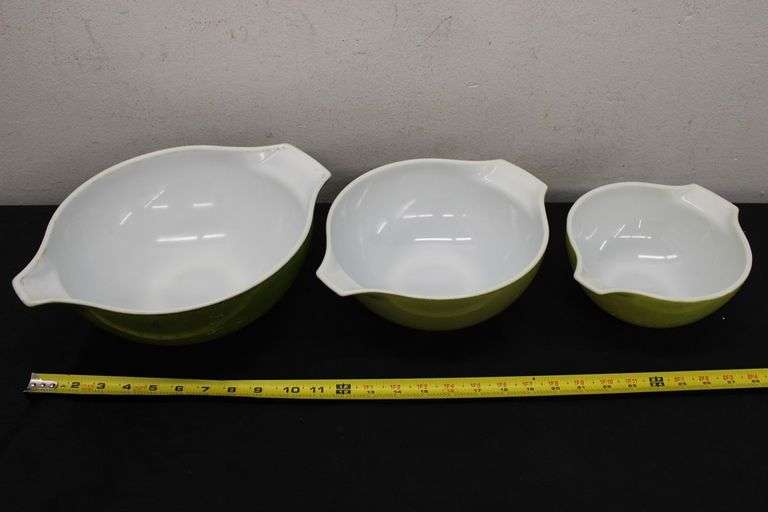 Vintage Pyrex Bowls