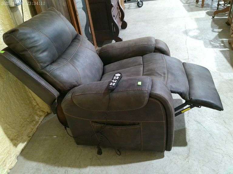 808- Powered soft vinyl lift chair. Works and needs cleaned