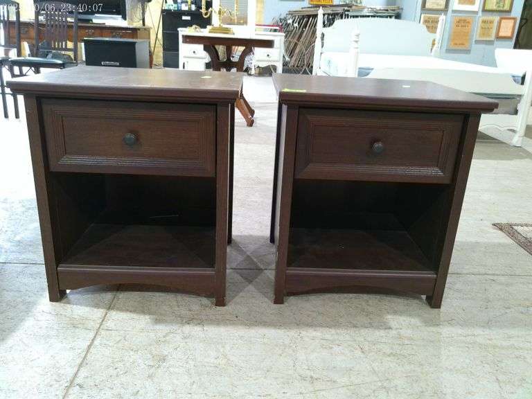 809- Pair of wooden end tables with drawers