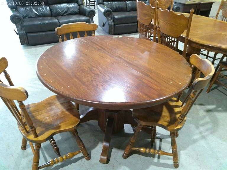 809 - Round wooden pedestal table and 3 chairs. Shows wear