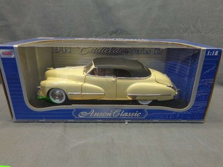 1947 Cadillac Series 62 1:18 die cast, new in box - Mensendiek