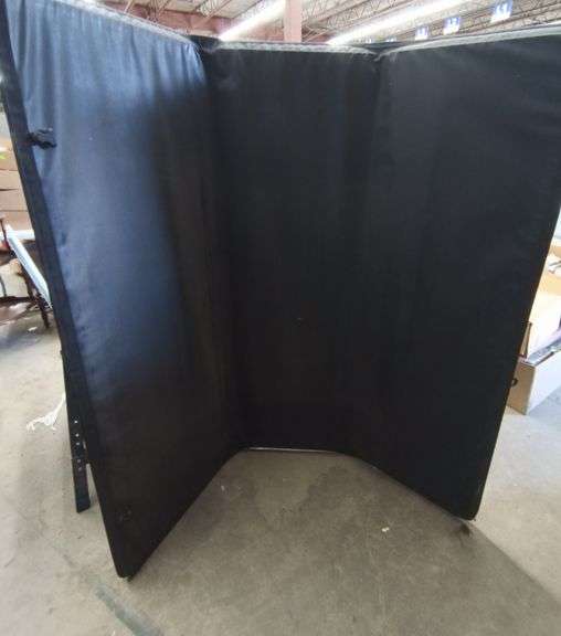 Enthuze ENT421 TriFold Tonneau Cover Mariner Auctions & Liquidations