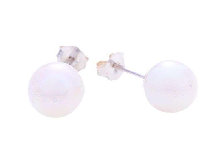 925 Sterling Silver Genuine Culture Pearl Stud Earrings.