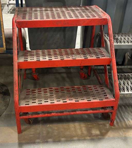 26.5"H 3 Step Travel Step Ladder