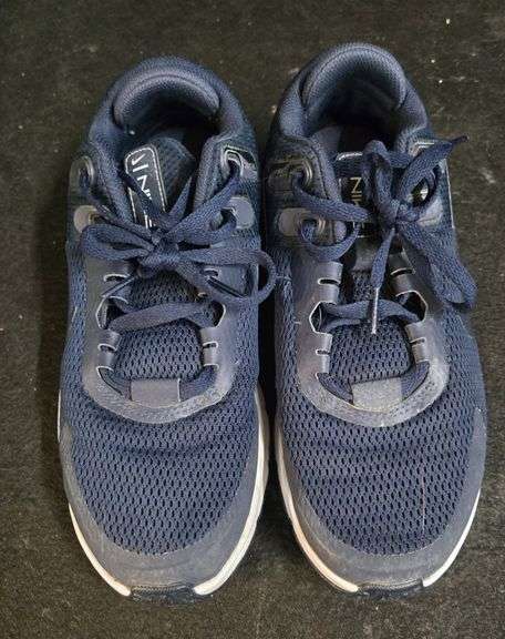 Size 8 Men's Nike Sneaker