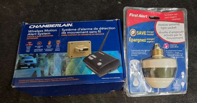 Lot of 2 Motion Sensor Light and Wireless Motion  Alert System