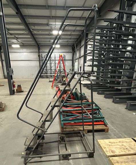 Ballymore Mobile Ladder Stand and Mobile Works Platform Stand Weight Capacity 350lbs
