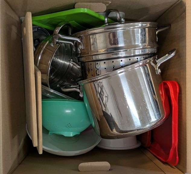 Box Lot of Assorted Kitchen Items
