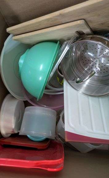 Box Lot of Assorted Kitchen Items