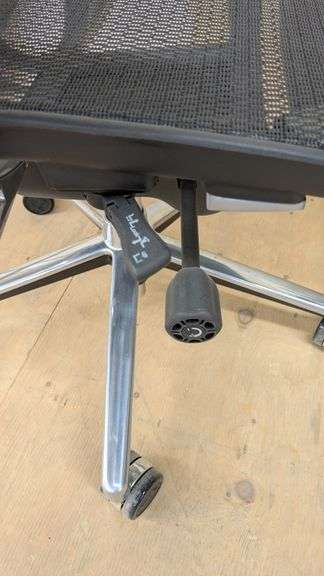 Ergonomic Mesh Office Chair 27" x 20" x 42"