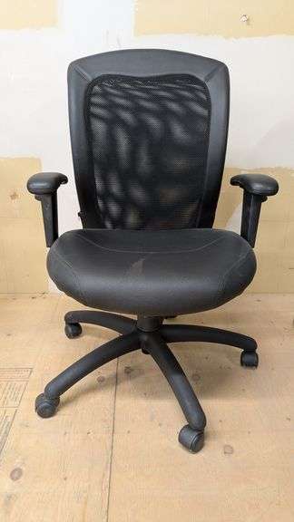 Ergonomic Mesh Office Chair, 25" x 19" x 36"