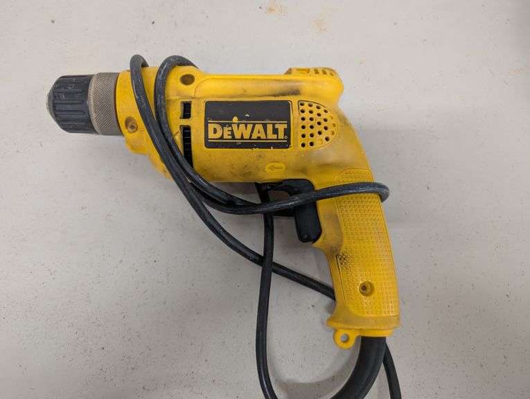 DeWalt D21008 3/8-Inch VSR Drill
