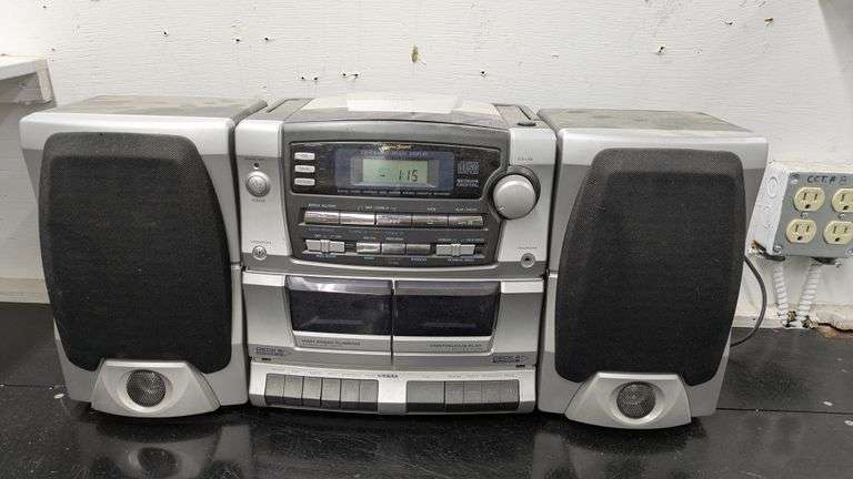 Vintage Emerson Sound CD/Radio/Cassette Tape Stereo System