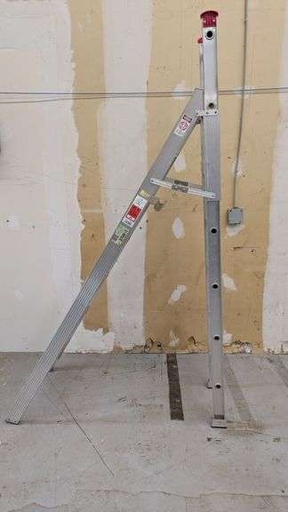 BON Medium Duty Aluminum Extension Ladder, Norm. H 7' Ext. Height 11'