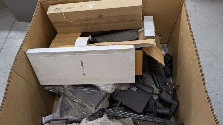 Pallet Lot of Assorted Desk Components