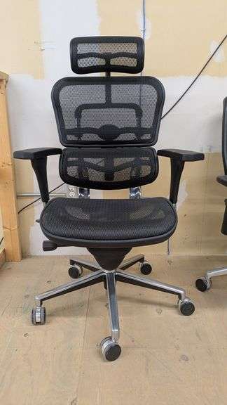Ergonomic Mesh Office Chair 27" x 20" x 42"