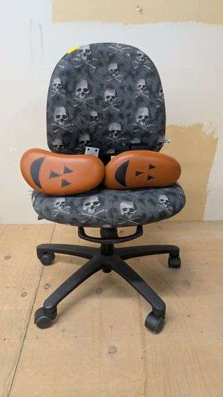 Skull Pattern Office Chair, 20" x 19" x 36"