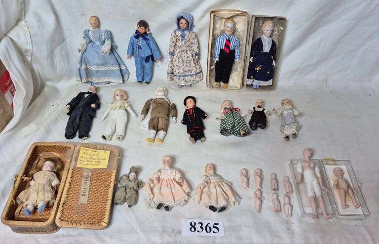 Small and miniature dolls