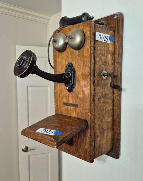 Antique Stromberg Carlson Oak wall phone case