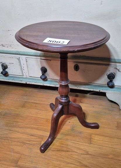 Round cherry plant stand