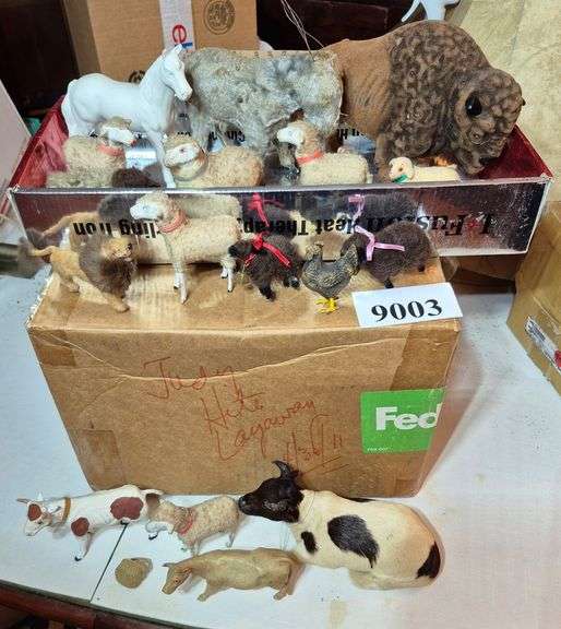 Animal figurines