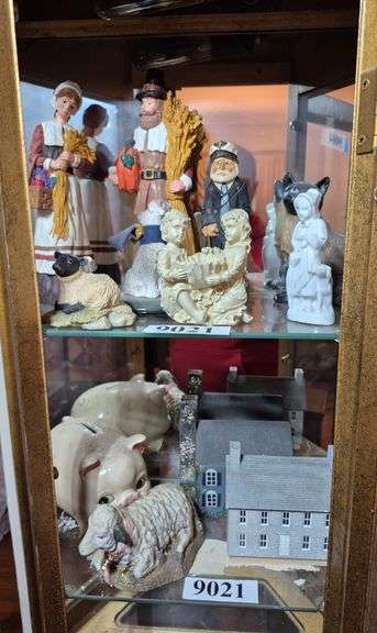 Figurines, piggy bank, houses, etc.