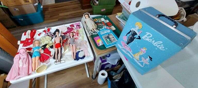 Barbie original case, Barbie doll, Ken doll, Tammy doll, bride doll, clothing and accessories