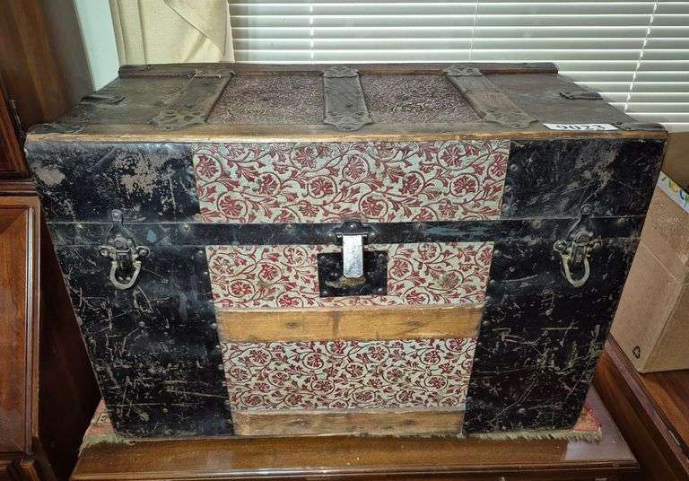 Antique flat top trunk