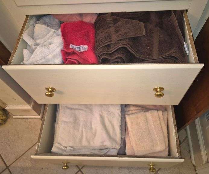 2 drawers of bath towels, washcloths, Etc