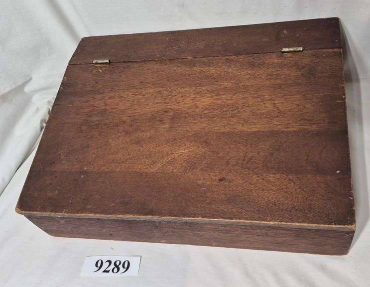Slant top lift lid wood box - Mark Van Hook, Auctioneer