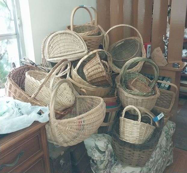 Large lot of baskets