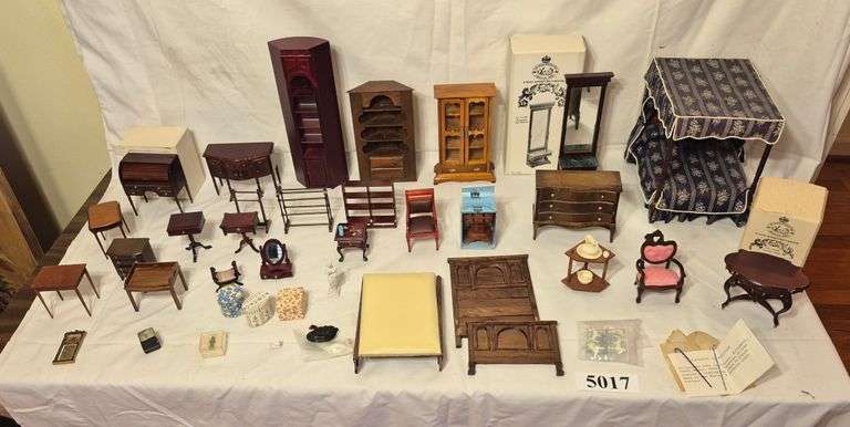 Dollhouse furniture and accessories