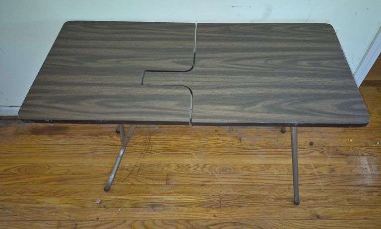 Folding sewing table
