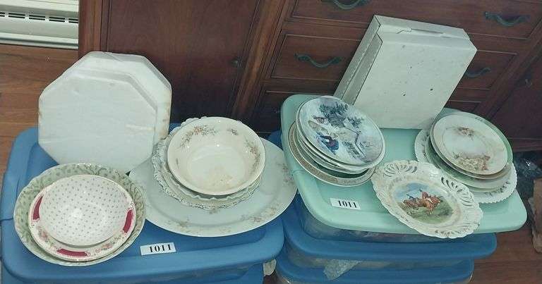 China plates and bowls, collector plates