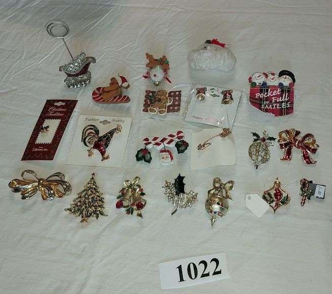 Christmas pins, brooches, picture holder