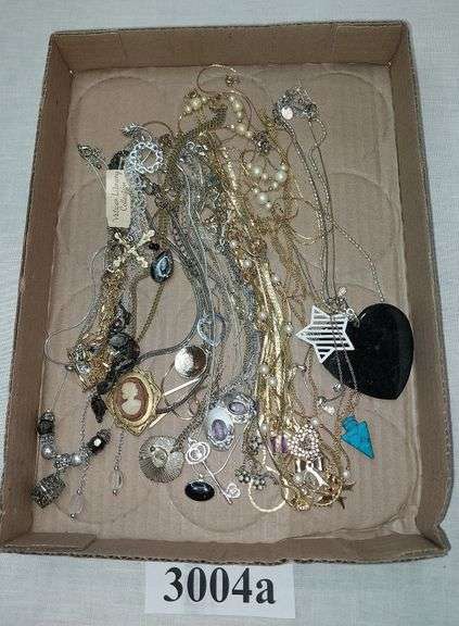 Gold and silver tone costume jewelry necklaces some with pendants