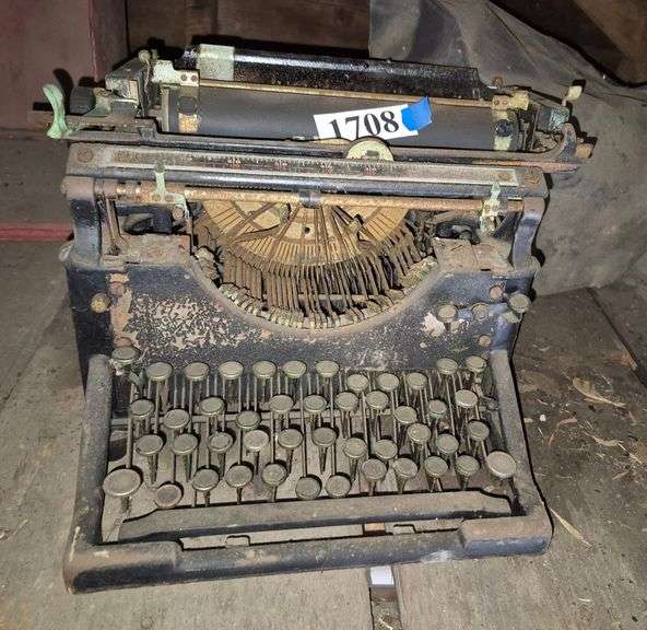 Antique typewriter - Mark Van Hook, Auctioneer