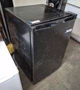 Black Black & Decker dorm sized refrigerator