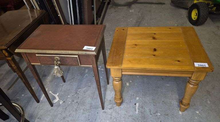 One drawer lamp/end table, Pine coffee/end table