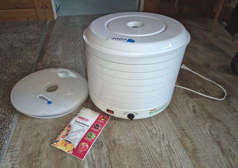 Nesco Garden Master food dehydrator with manual